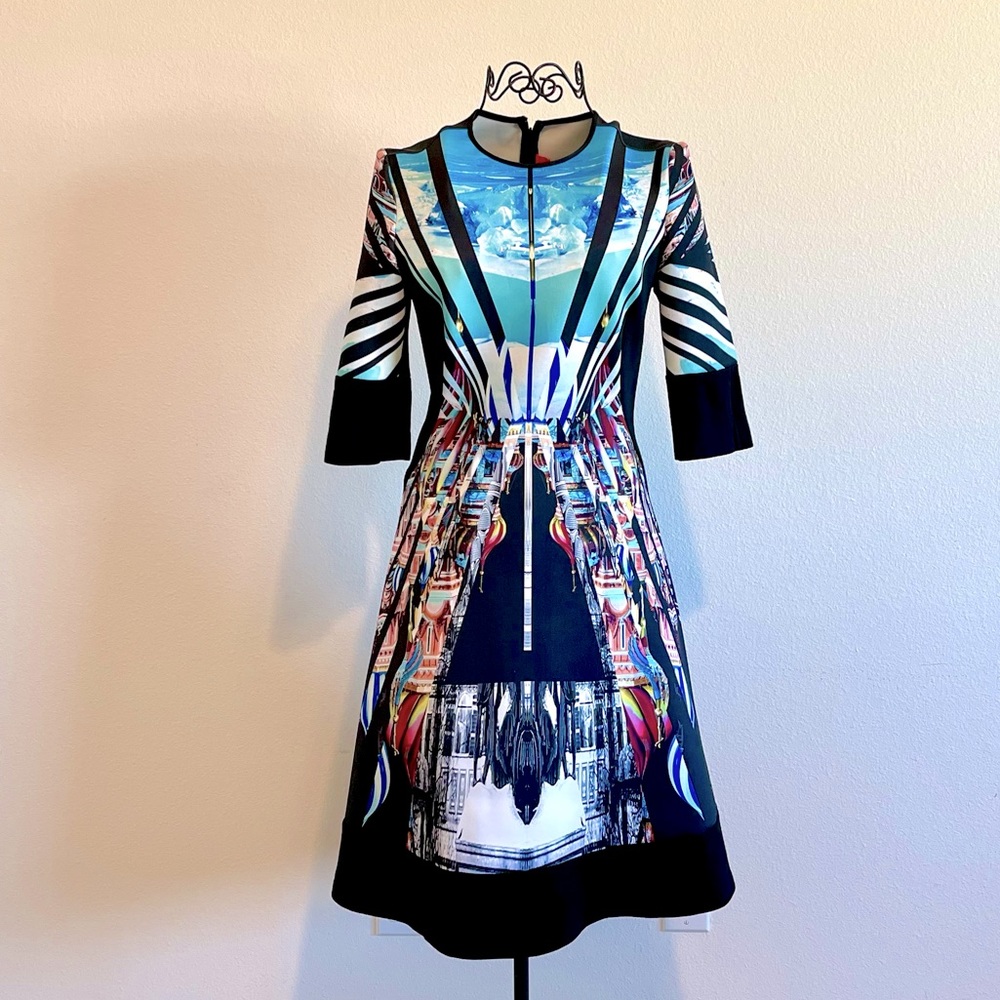 Clover Canyon, can be stretch to the next size due to a stretchy material